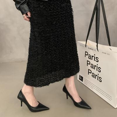 Spitzendesign Sinn Nische Schwarz High Heels Damen sind nicht müde Füße 2024 Frühling und Herbst neu Licht Mund Temperament Pfennigabsatz Schuhe