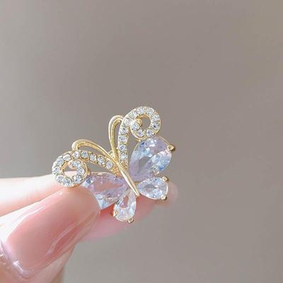 Elegant Butterfly Brooch - Niche Pins for Women, Versatile Fashion Accessories with a Chic Fragrance Style