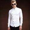 Camisa de vestir blanca para hombre con cuello mao asimétrico, botones asimétricos, manga larga, corte slim