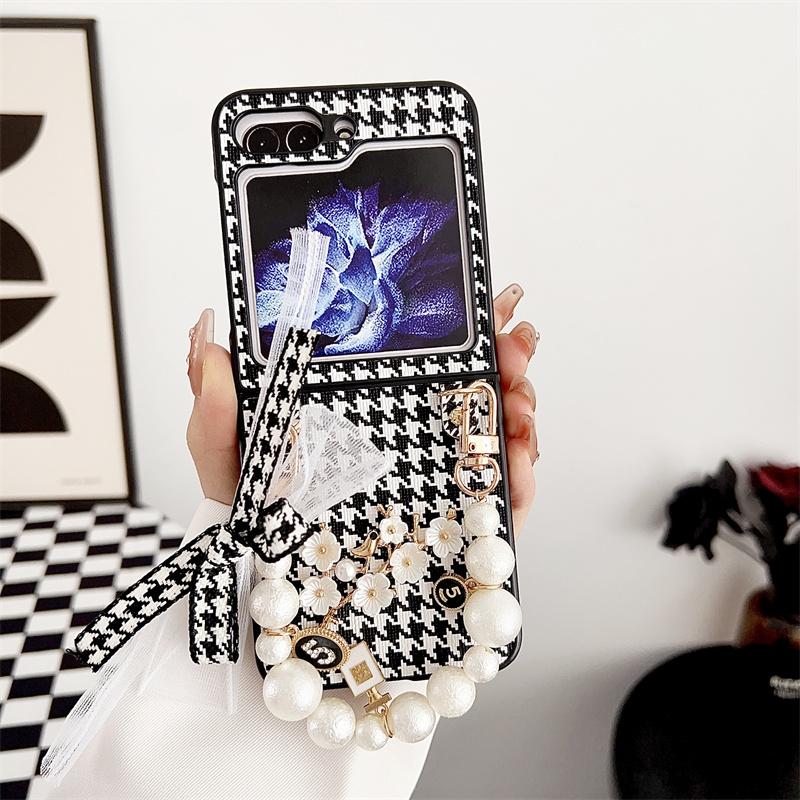Fashion Houndstooth Pendant Phone Case For Samsung Galaxy Z Flip 5 3 4 Cover with Cute Finger Ring Chain Foroppo Find N2 Flip Cases