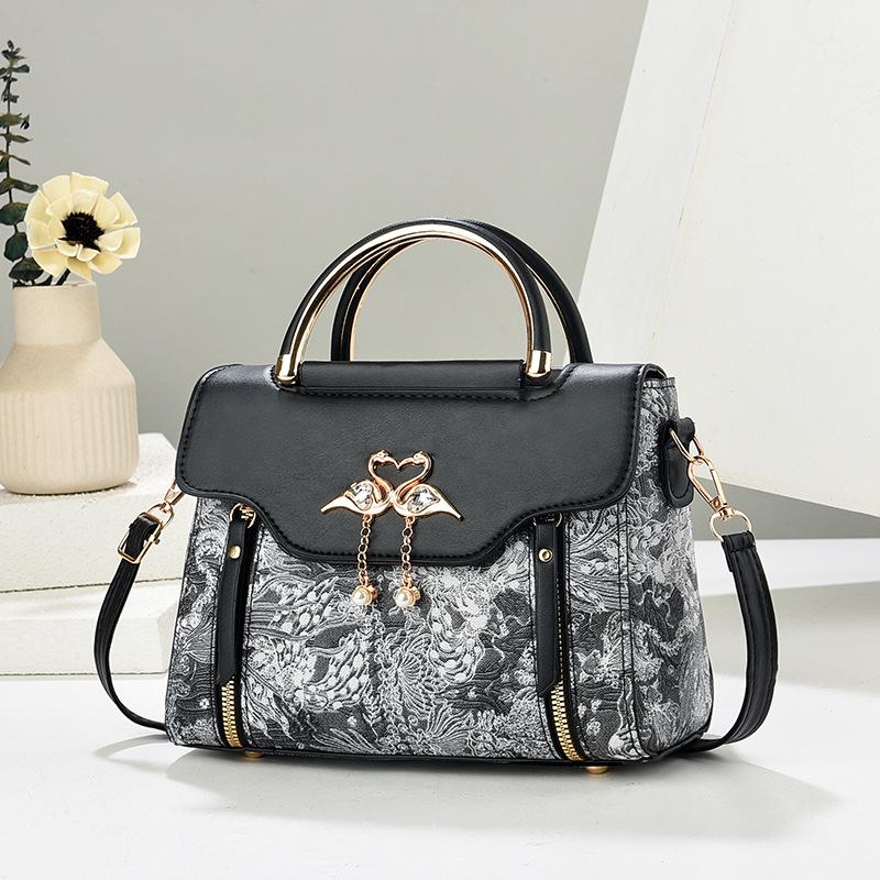 

2025 Trendy Women s Korean Style Diamond Pattern Small Crossbody Handbag