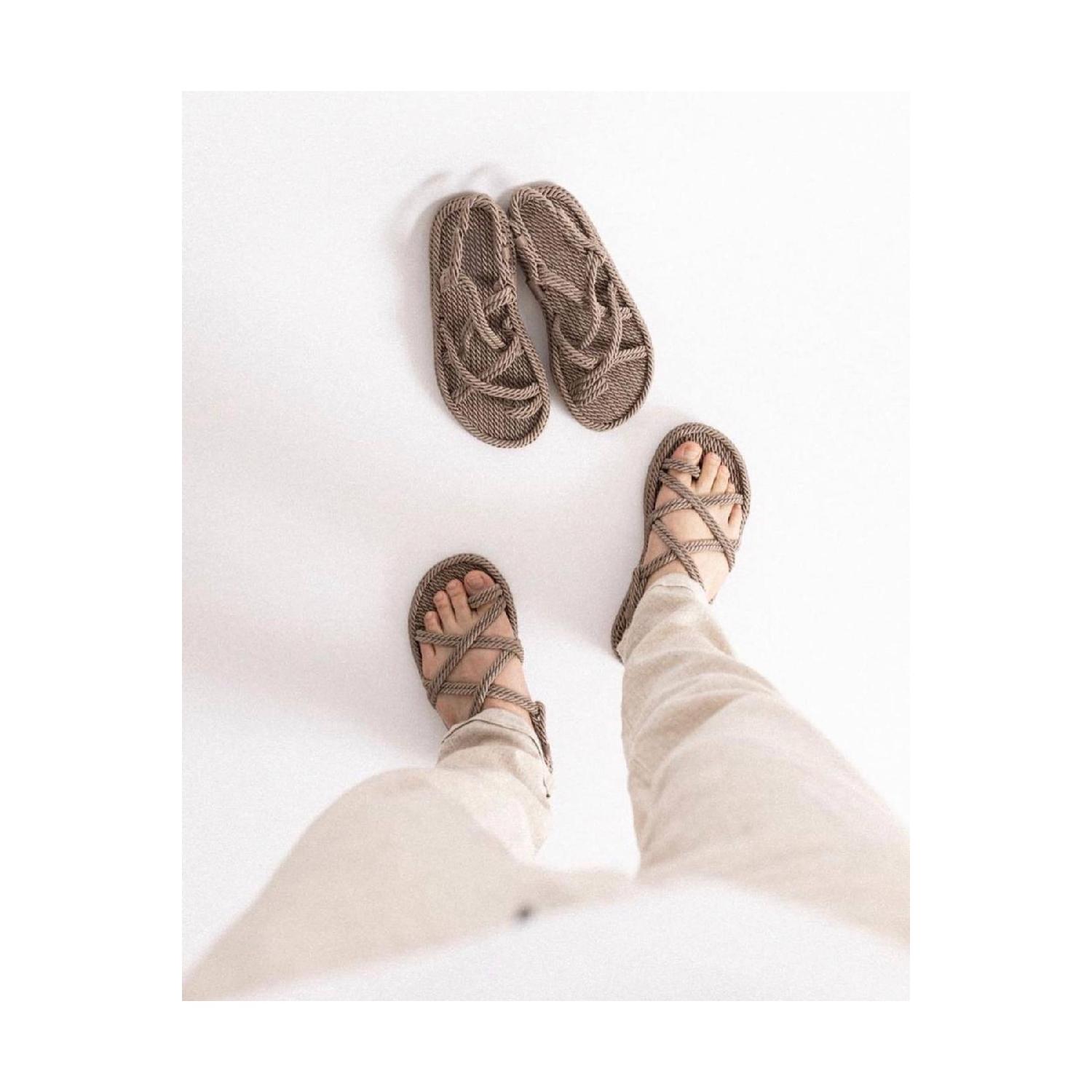 

Бежевые матовые веревочные сандалии ручной работы