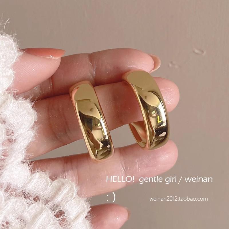 

Элегантные металлические круглые серьги в форме буквы С для женщин — модные и универсальные, как у знаменитостей в Интернете