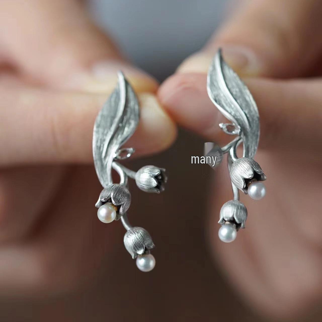 

Серьги-пусеты Ландыш с жемчугом и цветами - Игла из серебра S925, Высококачественная матовая отделка в китайском стиле