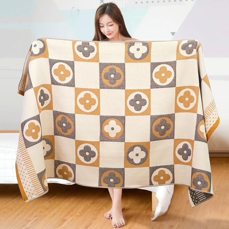 70 X 140cm Jacquard Pattern Breathable Gauze Bath Towel, 100% Cotton Four Layer Gauze Breathable Towel ,Soft Absorbent Large Bath Towel for Home, 1pc
