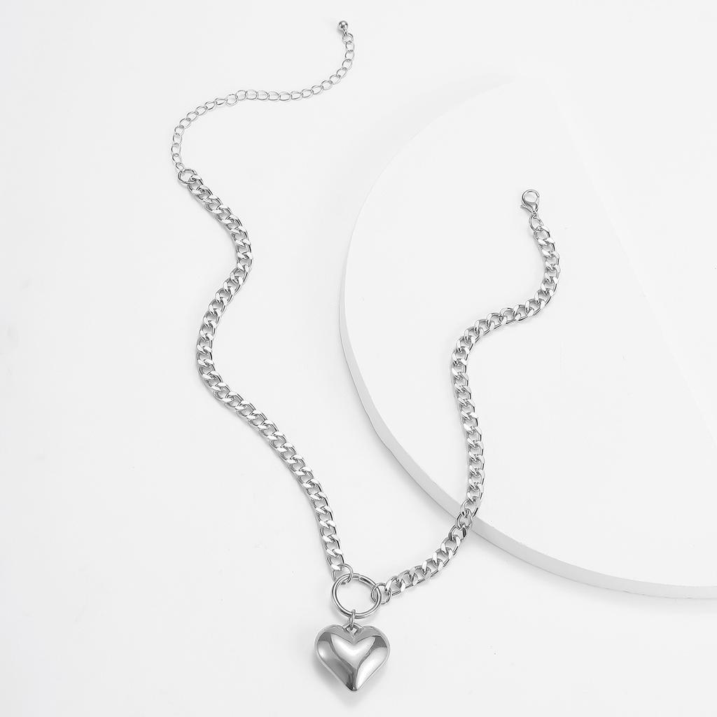 Exaggerated Big Heart Pendant Clavicle Necklace for Women's Simple Gold Metal Girl Birthday Jewelry Gift