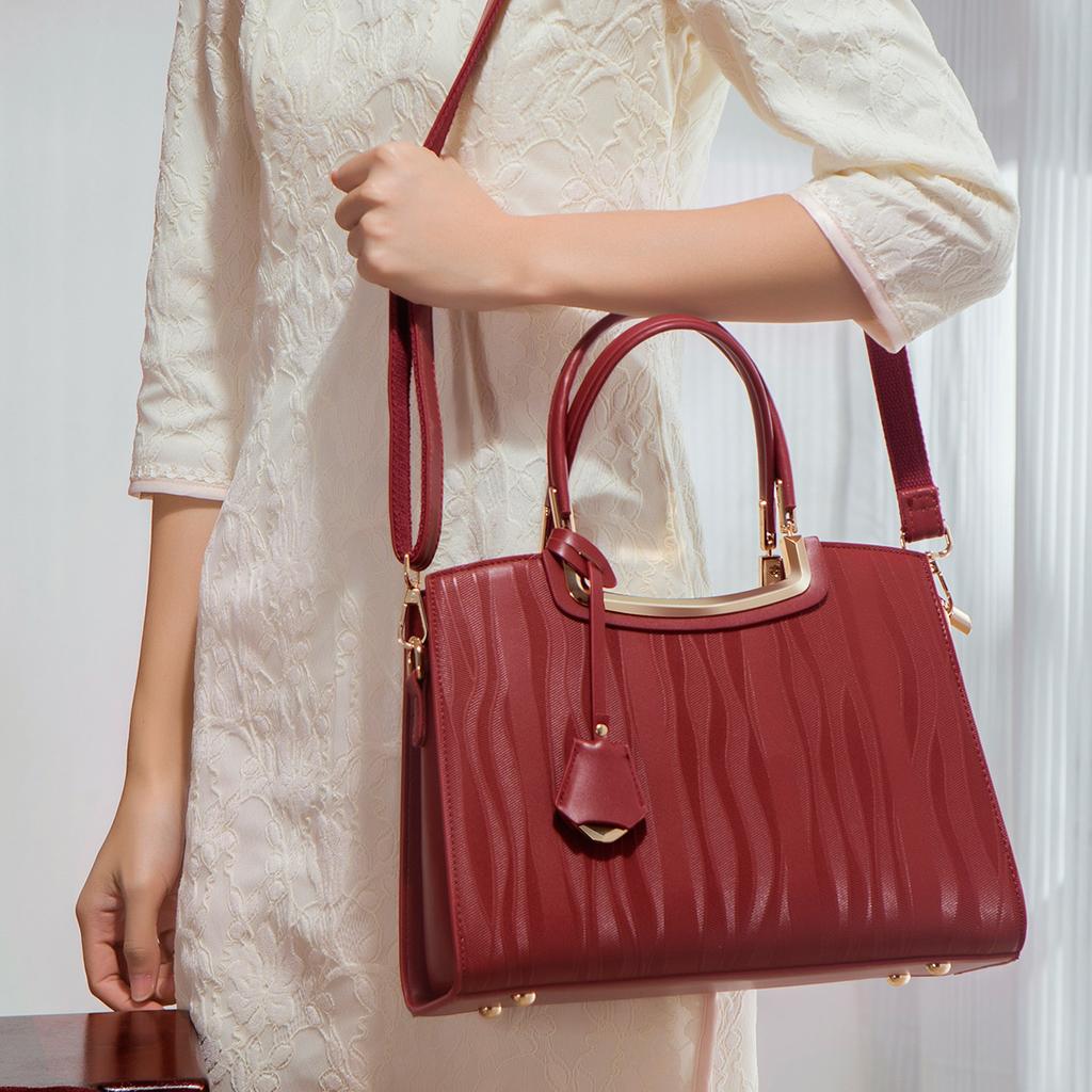 Middle-aged women's mother's bag, elegant handbag for weddings, high-end large-capacity red bag for mother-in-law at the wedding