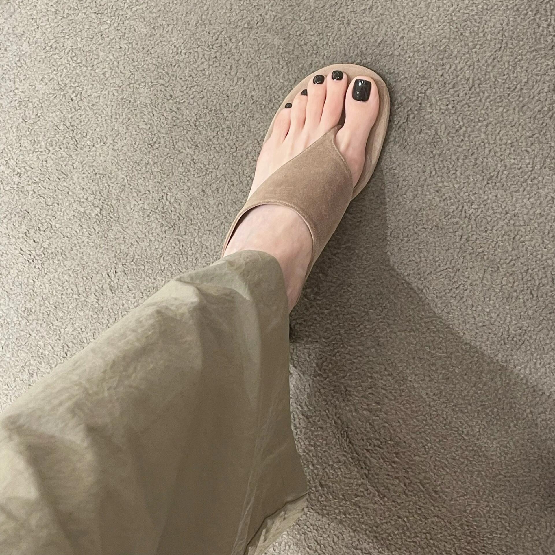 

Cowhide version~ pinched high-heeled flip-flops for women s 2025 summer new French sandals medium-heeled half-slippers 40 хаки