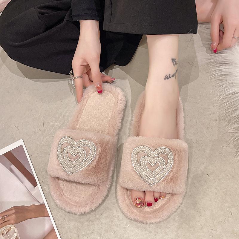 Sweet Slippers Woman Slides Beach Flat Low Heels Fashion Shoes for Women Heart Shaped Platform Slip On Winter Shoes Plus Size