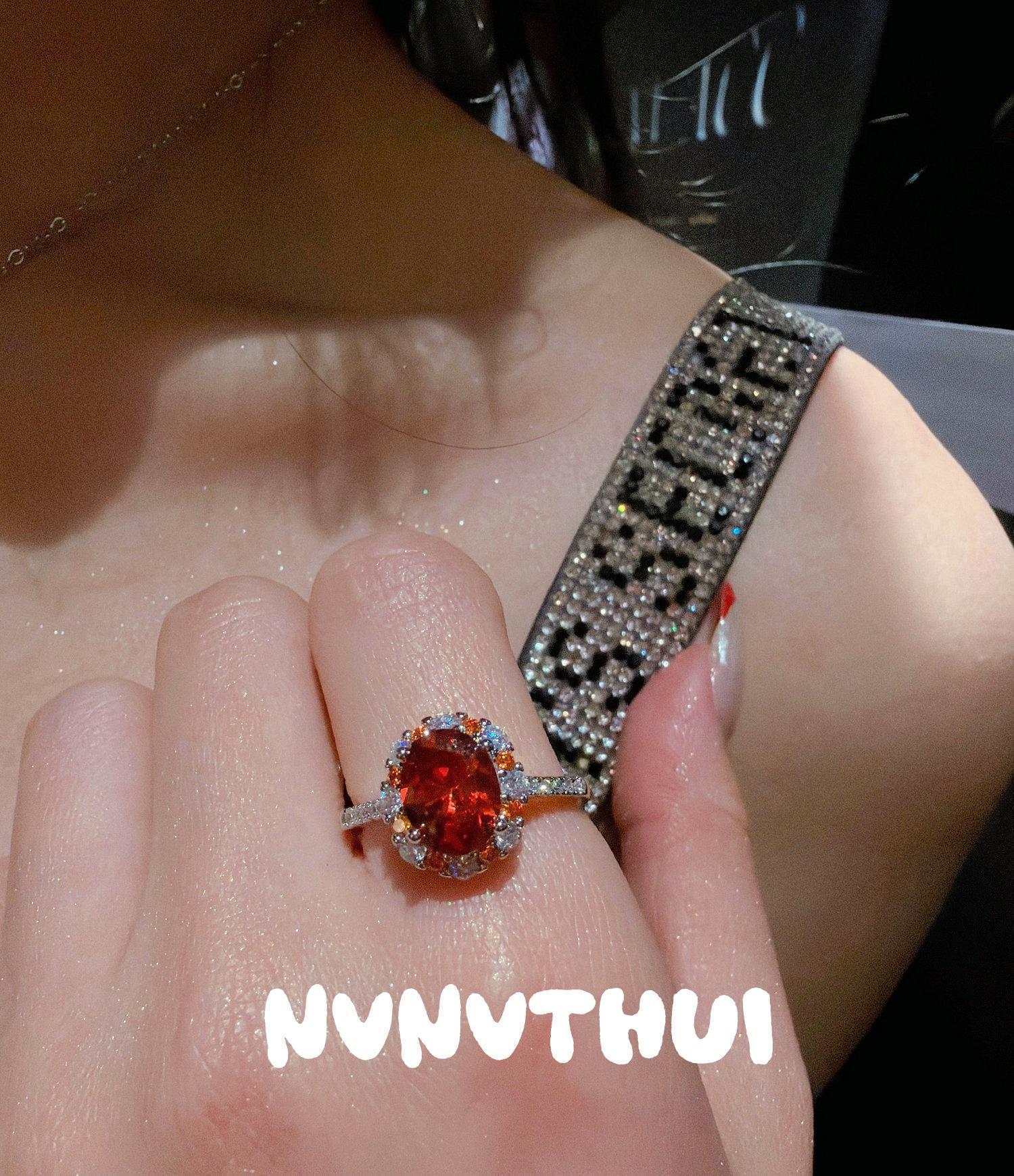 

Jewelry, Orange Full Petals, Fanta Orange Gemstone Necklace, Atmosphere, Papalacha Fat Square Ring.