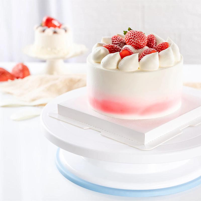Back- und Konditoreiwerkzeug-Set: Kuchen-Dekorations-Drehteller, Spritztüllen & -beutel, Spachtel, Teigschaber
