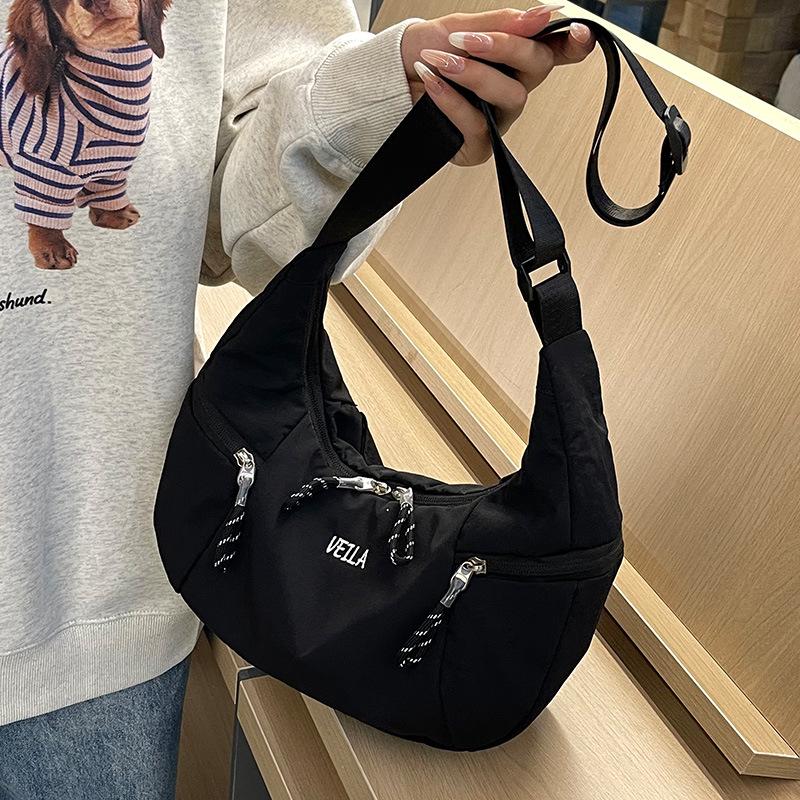 

Korean Lulu Croissant 2024 Autumn/Winter Large Capacity Lightweight Dumpling Crossbody Gym Bag чорний