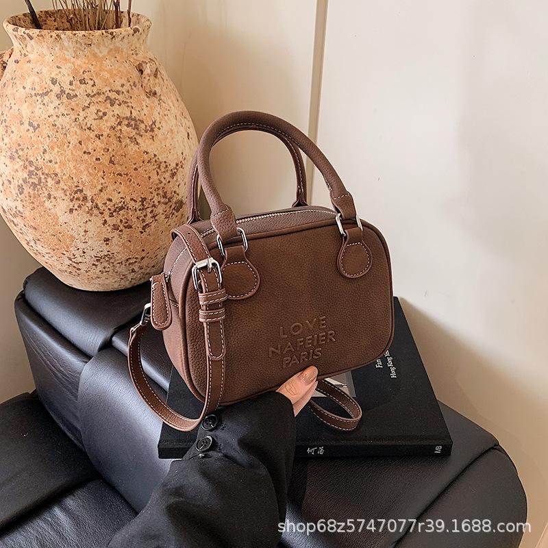 Niche Retro Bowling Bag Women's 2025 Spring New Shoulder Messenger Bag Premium Texture Coffee Handbag
