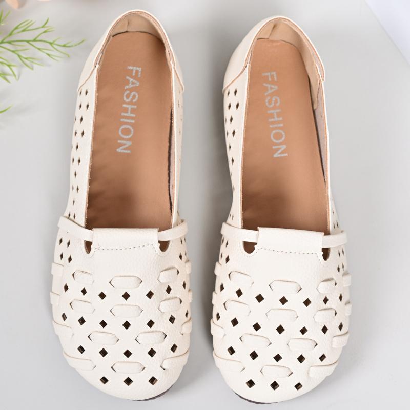 Women Sandals Soft Sole Flat Heel Women Hollow Flat Lightweight Shoes Woman Luxury Retro Shoes Female Casual 2025 Shoes