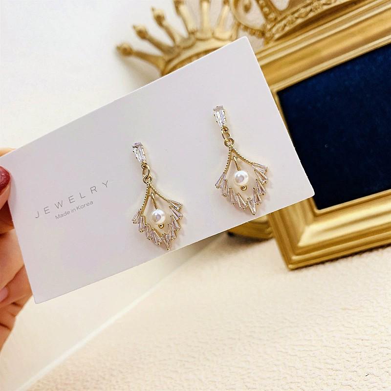 

Корейская и японская мода Серьги-пусеты с иглой из серебра S925 с цирконом и жемчугом золотой