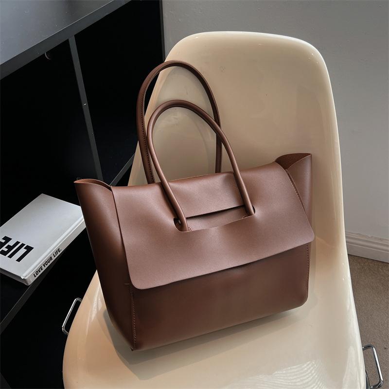 High End and Large Capacity Handbag Made of Soft Leather for Women, Vintage Commuter Tote Bag