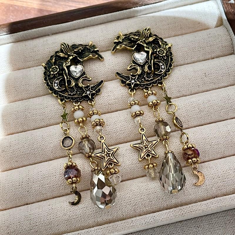 Pendientes de botón Vintage de Luna Dorada con Ángel y Borla de Cristal con Detalles de Esmalte
