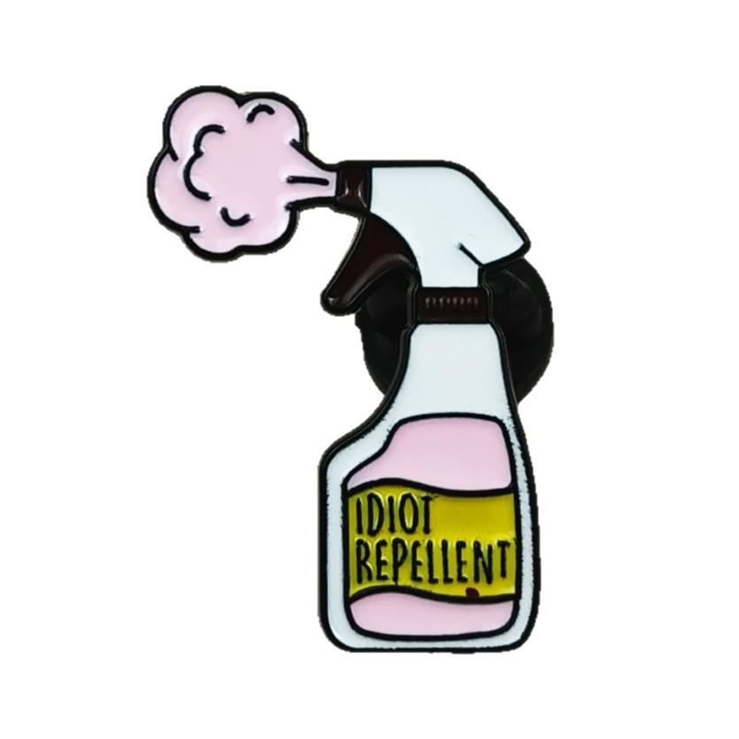 Custom Cartoon Sprayer Brooch: Alloy Medal with Drip Oil Finish and English Letter Design for Backpack Decoration