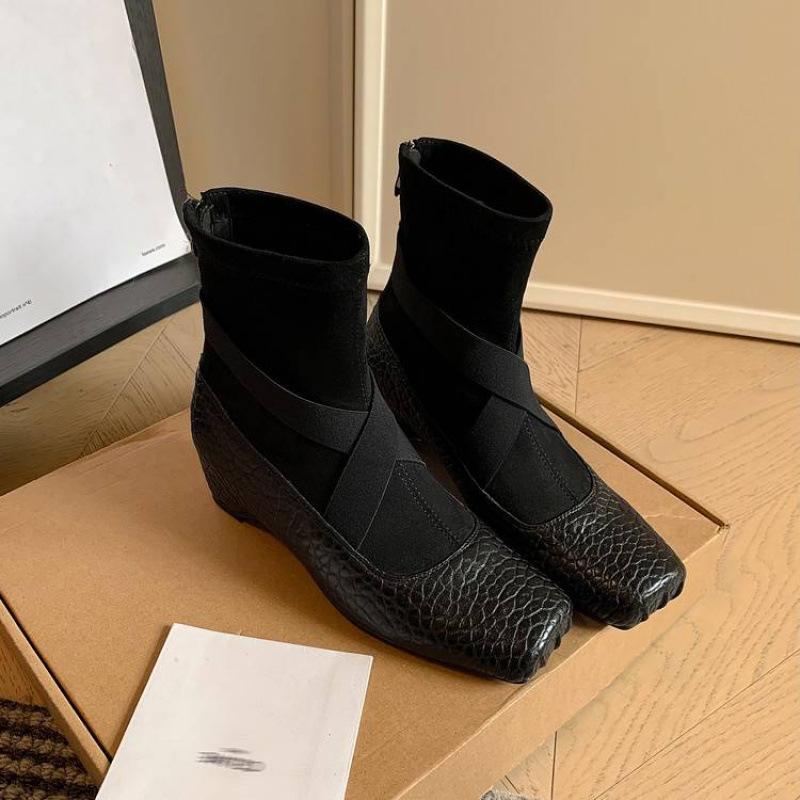 Versatile Leather Boots Women's Beef Tendon Sole Rear Zipper Leather Fashion Boots Autumn and Winter Medium Heel Large Size Women's Boots Square Heel 