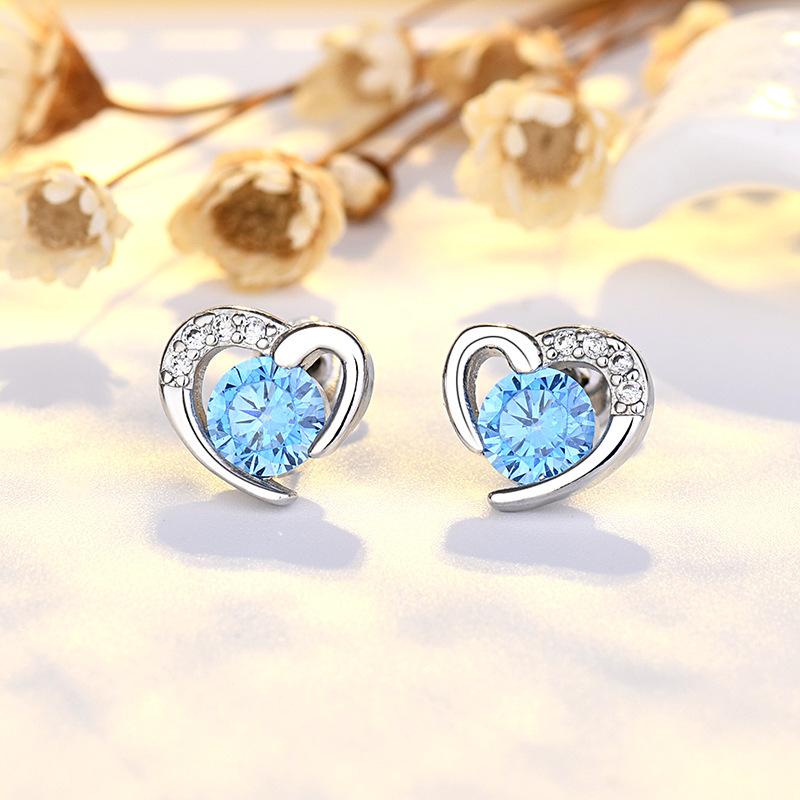 Love Earrings for Women with Simple and Versatile Ear Piercing Heart-shaped Earrings for Women