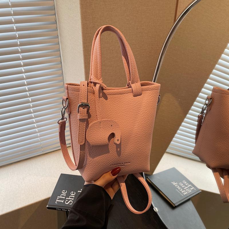 Simple and versatile small bag women's summer 2025 new shoulder messenger bag popular bucket bag this year