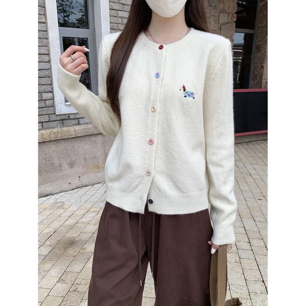 Gray wears a women's cardigan single-breasted jacket, spring and autumn soft waxy long-sleeved top, gentle wind sweater