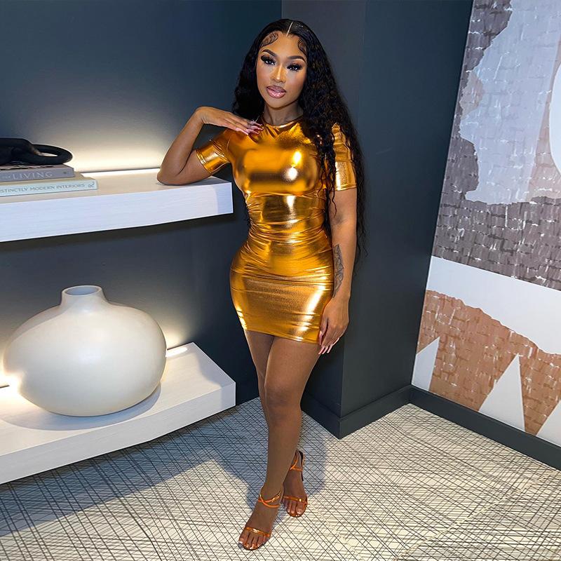 

Женское летнее однотонное облегающее платье с короткими рукавами и запахом на бедрах L золотой