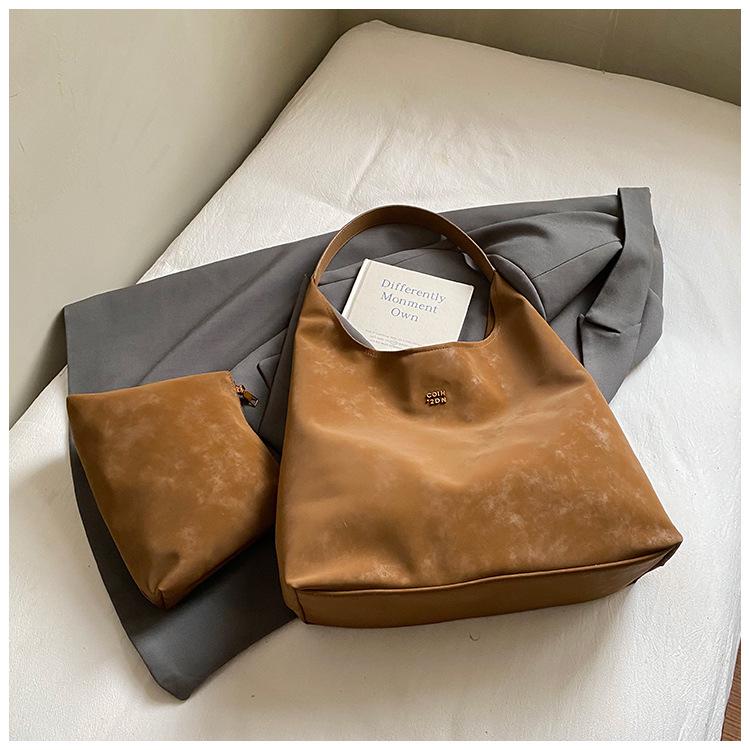 

Korean retro tote bag women s 2025 new fashionable large-capacity shoulder bag commuting versatile underarm mother and child bag коричневый
