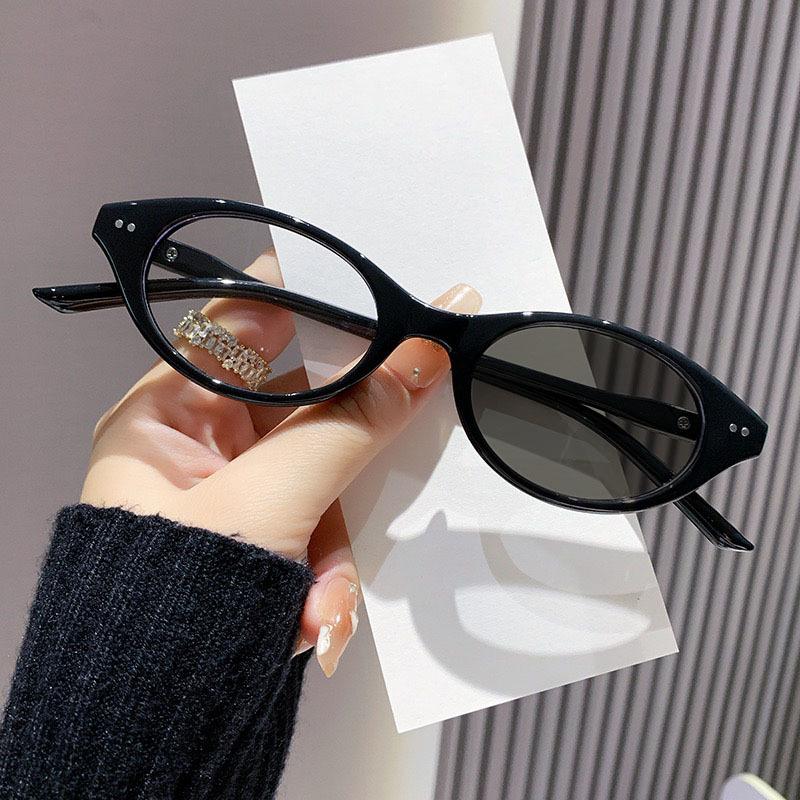 Women New Stylish Photochromic Reading Glasses Small Oval Frame Outdoor Color Changing Anti Blue Light Far Sight Eyeglasses