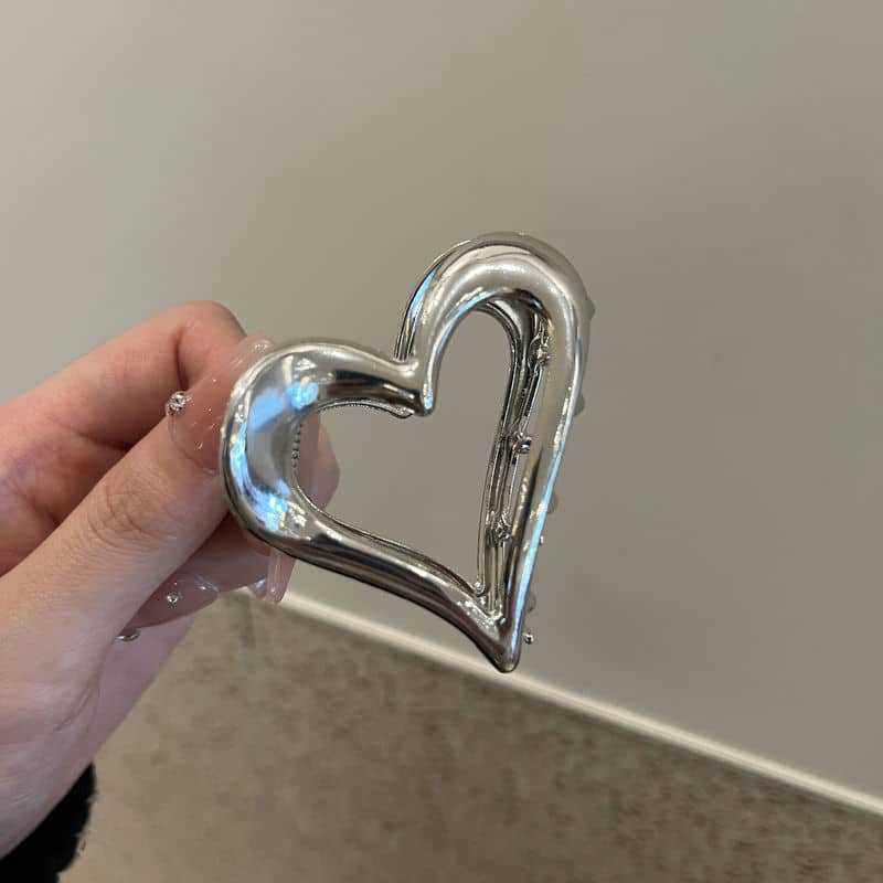 1pc Advanced metal heart-shaped hair clip, shark clip at the back of the head, simple grip clip, new clip headwear