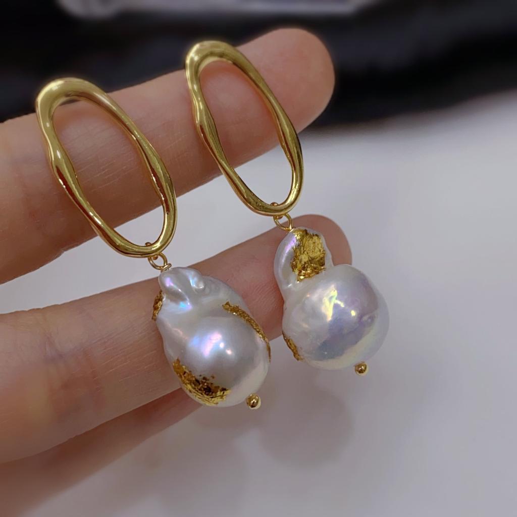 Unique gold foil design natural wrinkle Edison pearl earrings light luxury ear jewelry 2024 tide foreign gas stud earrings