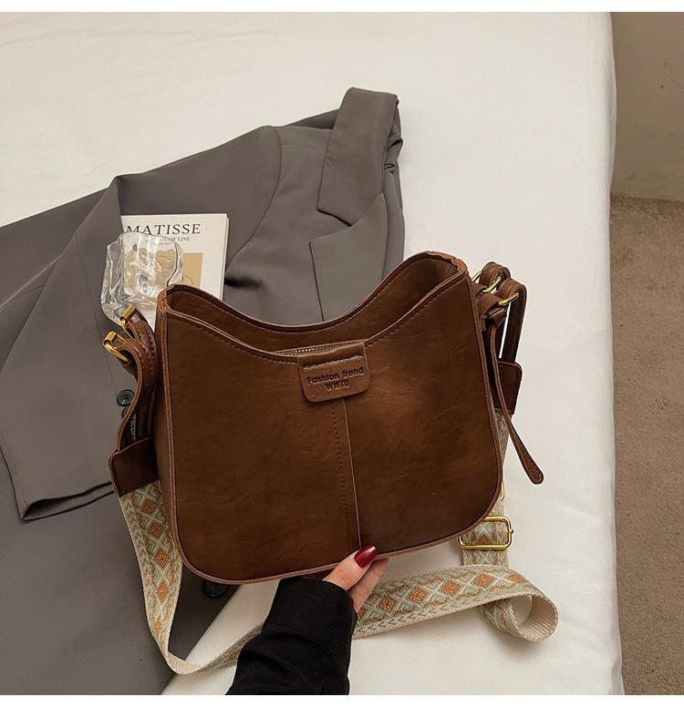

Bag ladies 2025 new trendy high-end fashion messenger bag retro popular broadband shoulder bucket bag this year коричневый