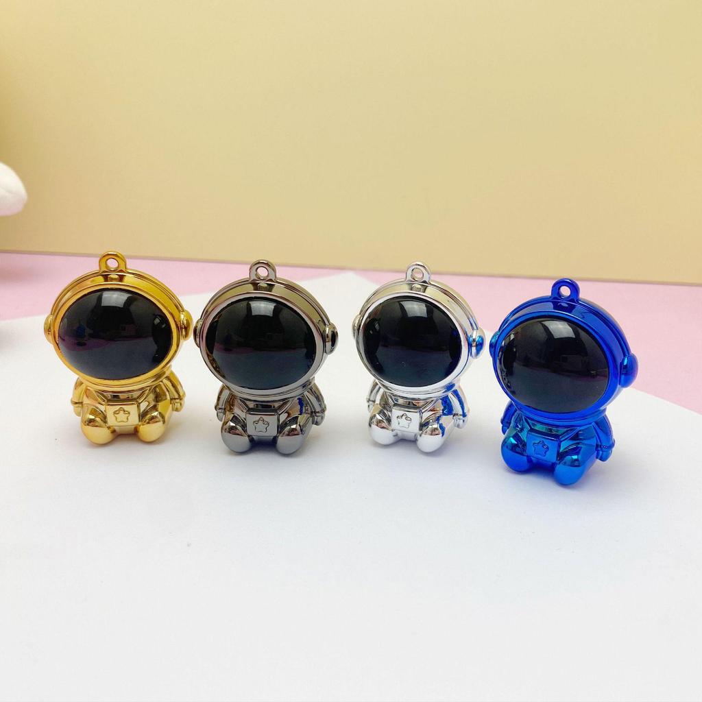 Trendy 3D Astronaut Keychain Pendant for Bags & Clothing