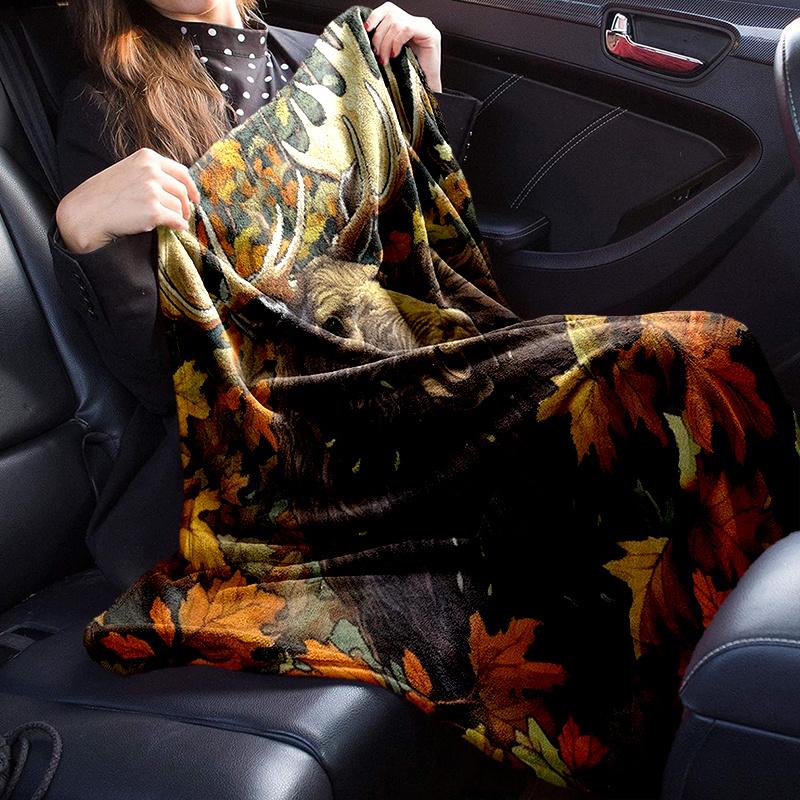 Autumn Moose Blanket, Soft Cozy Throw with Vibrant Fall Leaves Design, Perfect Gift for Nature Lovers and Home Decor Enthusiasts