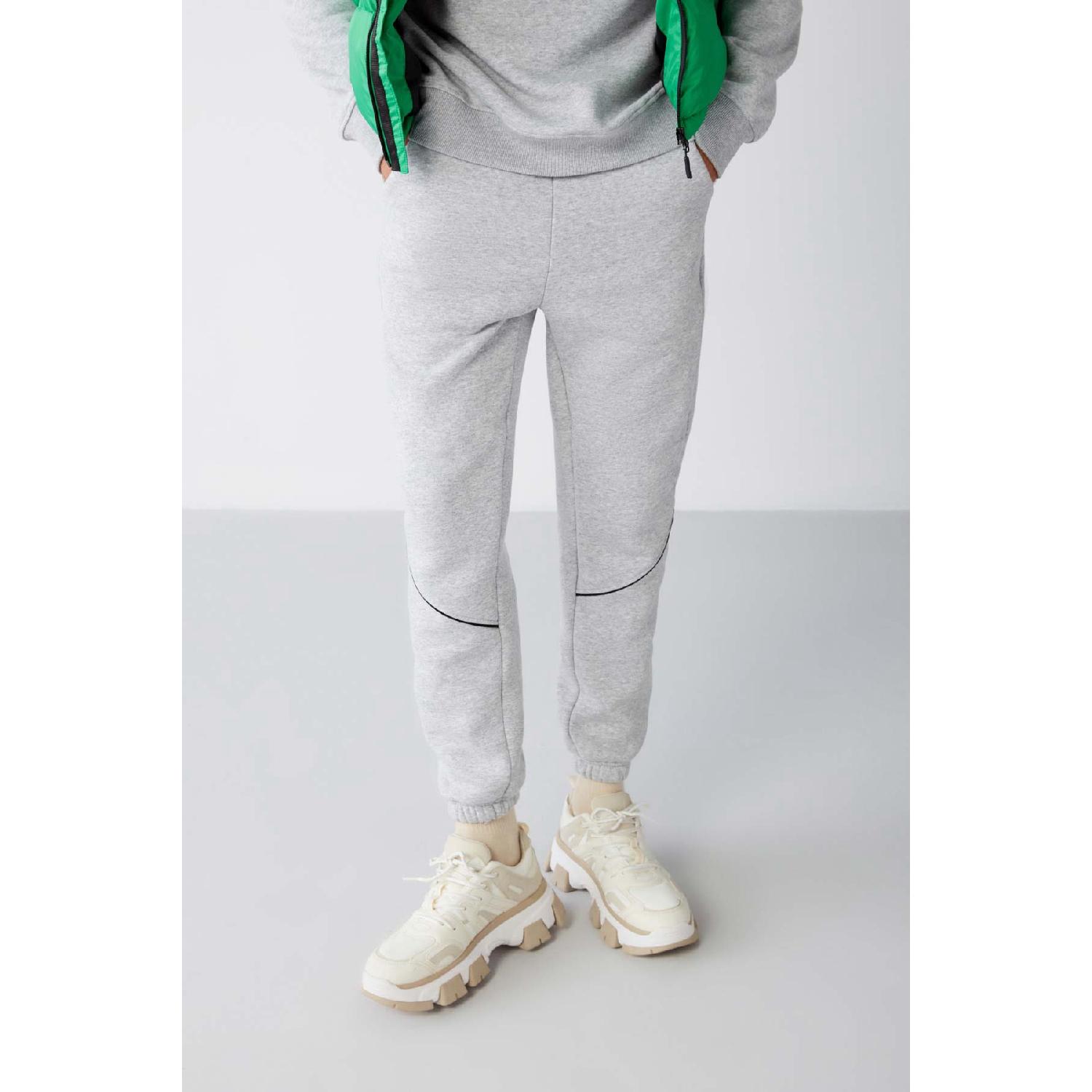 

Мужские спортивные штаны Grimelange классического кроя Orson с эластичными брючинами в декоративную полоску S серый