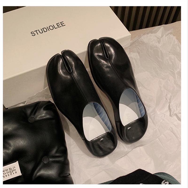 Novelty Split Toe Shoes Woman Ninja Tabi Slippers Leather Round Toe Slides Comfy Mules Femmes Clog Sandals Pettitoes Flipflops