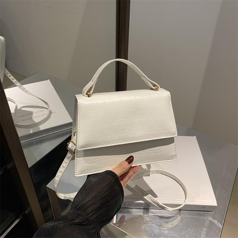 Elegant Contemporary Small Shoulder Handbag In Modern Street Style Designs