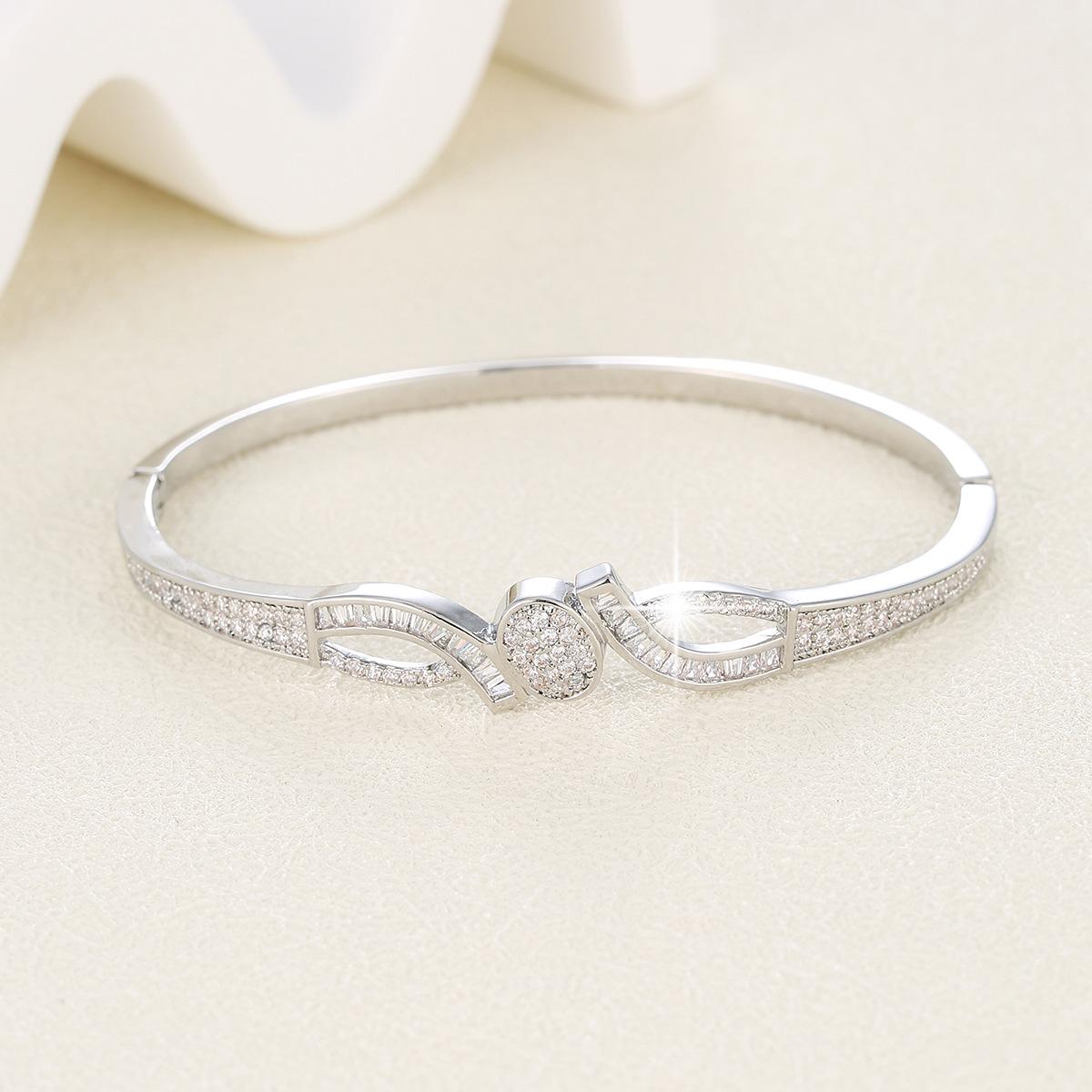 Korean Style Simple Super Glittery Women s Bracelet 17CM