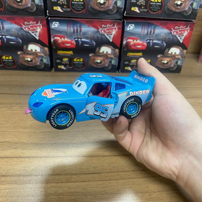Disney Toy Story 3 Model Samochodu Błyskawica McQueen Metalowy Odlewany Z Lampkami Bezwładnościowy Napęd Powrotny Koło Wypluwa Język Samochodziki Zabawki