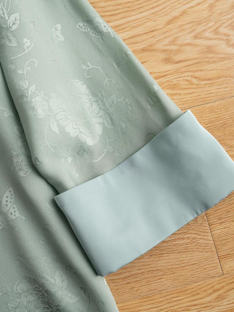 New Chinese Style Hanfu: Round Neck, Long Sleeve, Retro Silk Flower Embroidery for Women