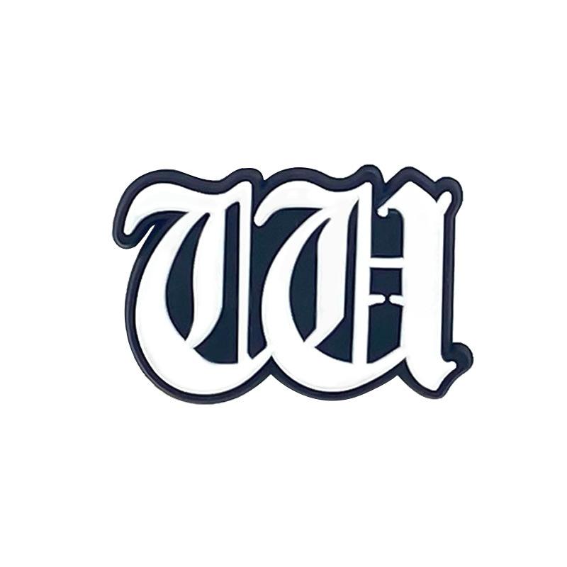 1 StückNeuer Stil Anhänger Altenglischer Buchstabe PVC Loch Schuh Schuhe Blume Silberner Buchstabe Schuhe Anhänger Schuhe Dekoratives Zubehör