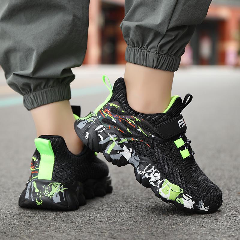Boys' Breathable Mesh Running Shoes for Ages 7-12, Lightweight Sports Shoes for Spring and Autumn 2024.