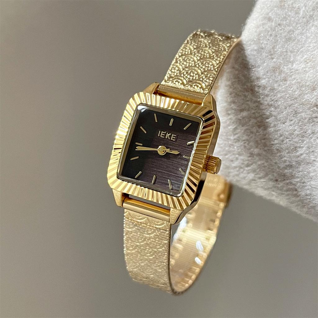 Carré d'Horloge en Papier d'Aluminium Doré Créatif Haut de Gamme Tempérament de Niche Exquis Luxe Polyvalent Accessoires de Montre à Quartz pour Femme