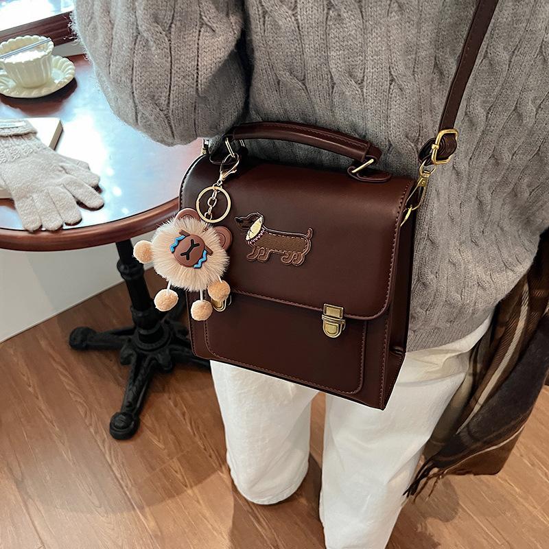 

2025 новая корейская версия студенческий класс школьный рюкзак женская сумка рюкзак портативная ретро маленькая квадратная сумка 19*12*20