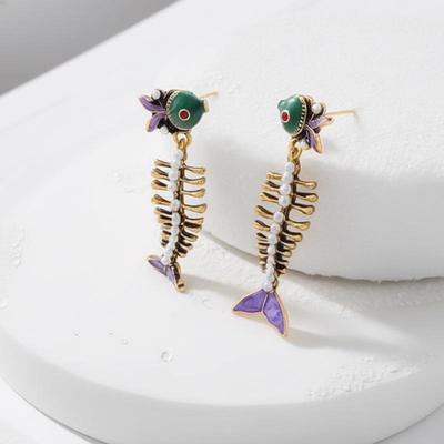 Retro Rhinestone Pearl Fishbone Earrings: French Court Style Hand-Painted Studs for Women