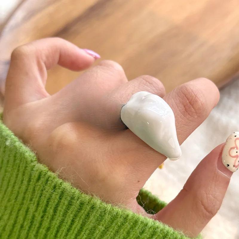 

Exaggerated Personality Irregular Geometry Black White Resin Rings for Women Fashion Designer Finger Zircon Accessories Gifts 17mm белый