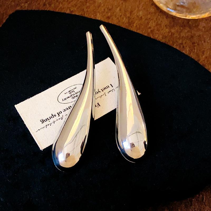 

Steel needle simple irregular water drop earrings European and American personality exaggerated earrings cold wind temperament new earrings