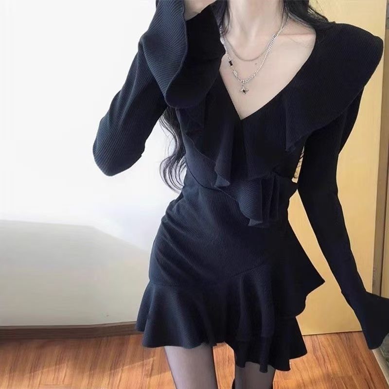 Spring and autumn new small black dress ruffle leaf edge v-neck horn sleeve Spice girl dress pure desire temperament slim hip wrap short