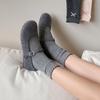 2025 Herbst Damen Socken im japanischen Stil mit gesticktem Welpen, mittellang - Modisch, vielseitig, Schmetterlings-Scrunch-Design