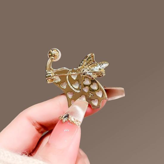 Women Brooch Flying Elephant Design Lapel Pin with Rhinestones Faux Pearl Decor Non-Slip Buckle Scarf Badge Clothing Bags Accessories